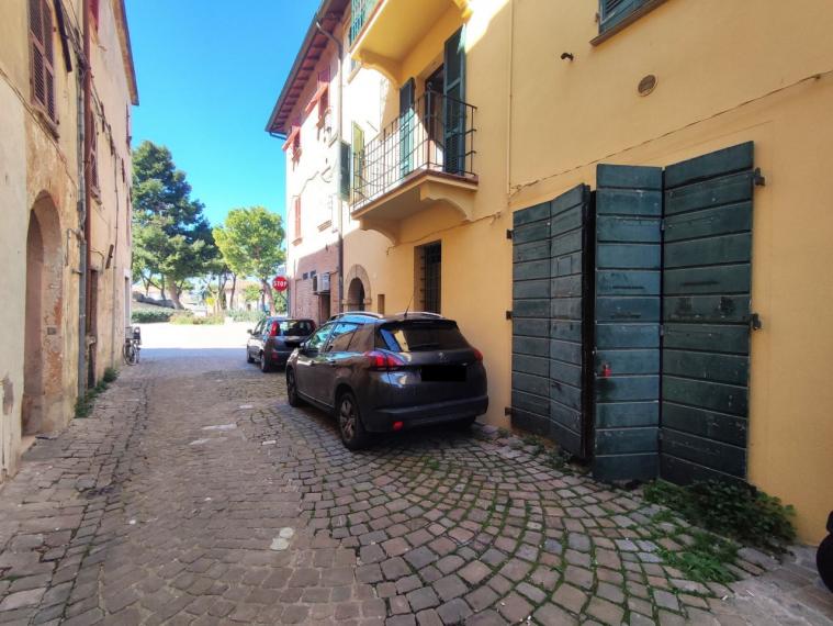 Fano - zona centro - magazzino in vendita