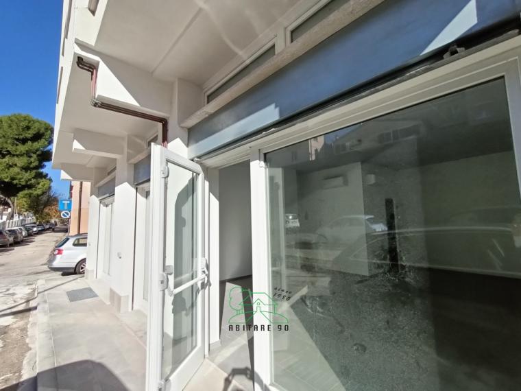 Fano - zona centro - locale commerciale negozio in vendita