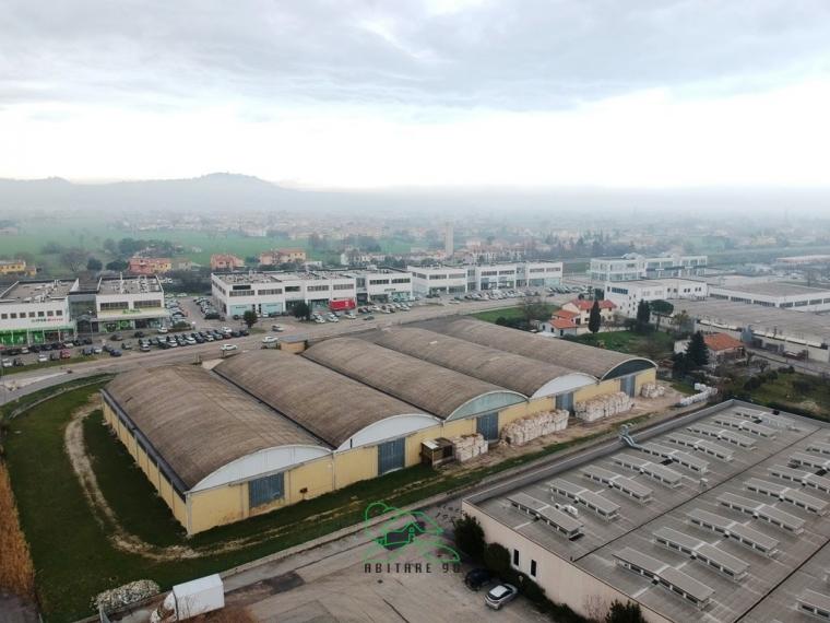 Fano - zona bellocchi - capannone in locazione