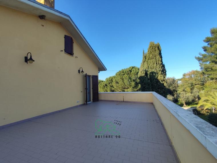 Fano - zona roncosambaccio - unifamiliare villa in vendita