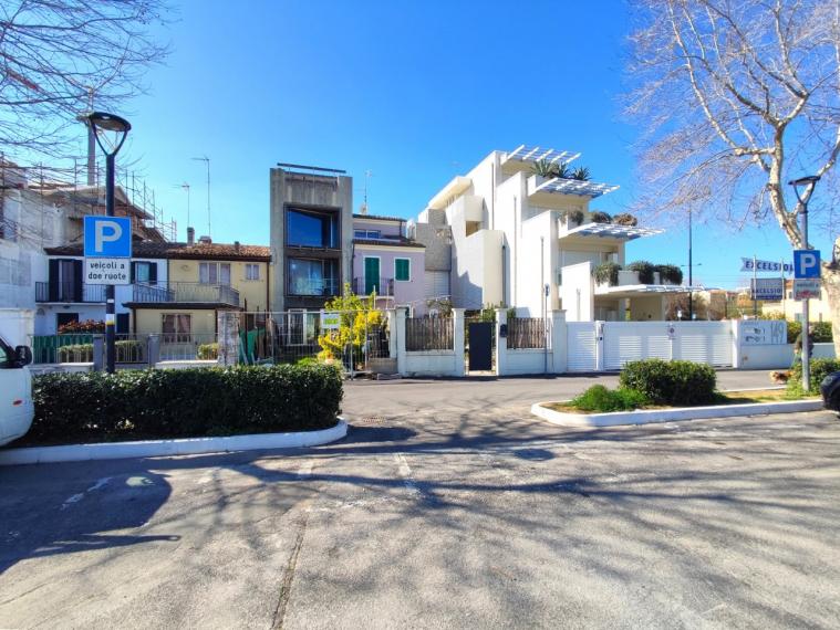 Fano - zona lido - schiera centrale in vendita