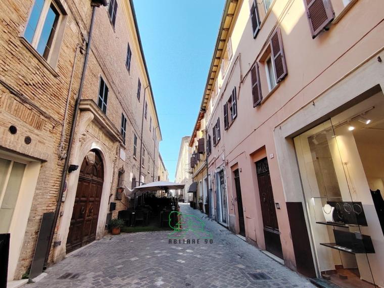 Fano - zona centro - appartamento in vendita