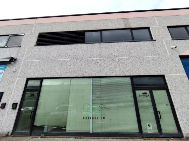 Fano - zona zuccherificio - locale commerciale negozio in vendita