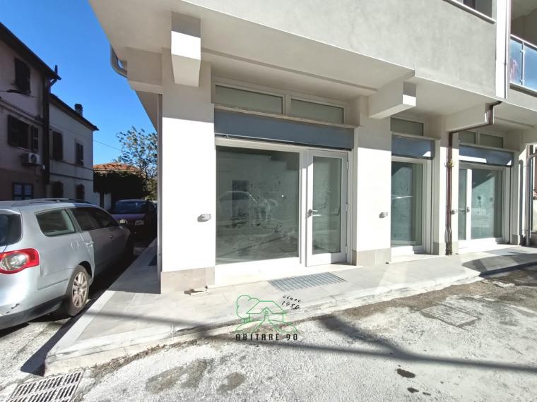 Fano - zona centro - locale commerciale negozio in vendita