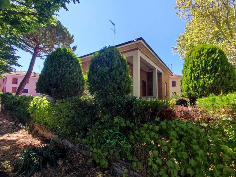 Fano - zona passeggi - unifamiliare villa in vendita