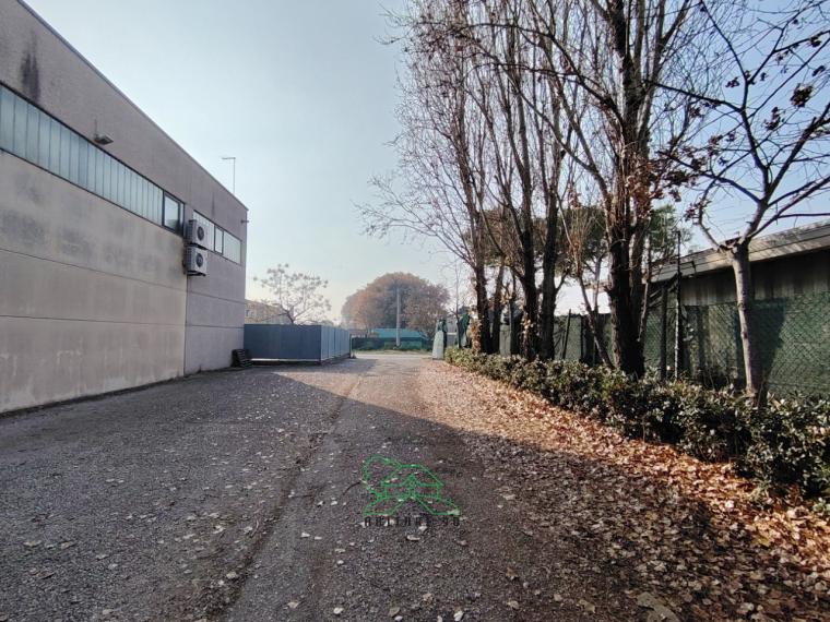 Fano - zona zuccherificio - capannone in vendita