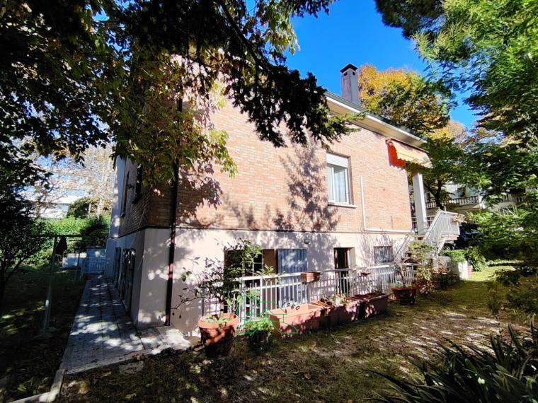 Fano - zona passeggi - unifamiliare villa in vendita