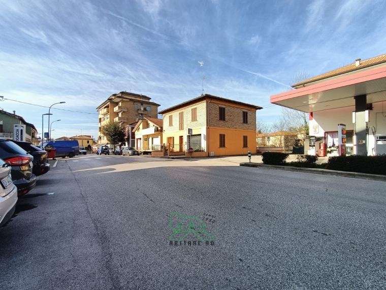 Cartoceto - zona centro - locale commerciale negozio in vendita