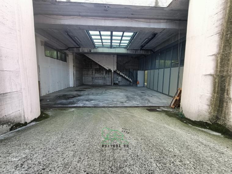 Fano - zona bellocchi - magazzino in vendita