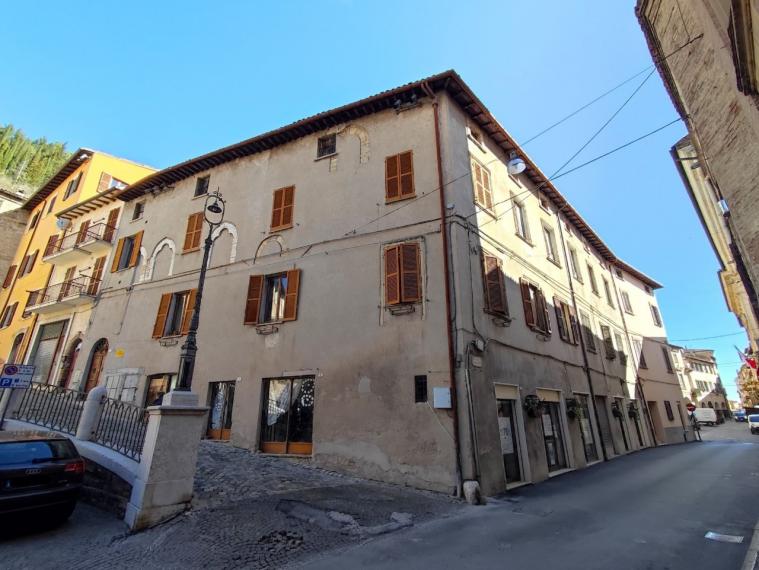 Fossombrone - zona centro storico - appartamento in vendita