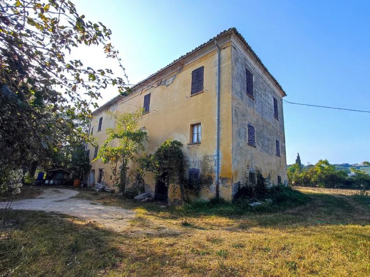 Fossombrone - rustico casolare cascina in vendita
