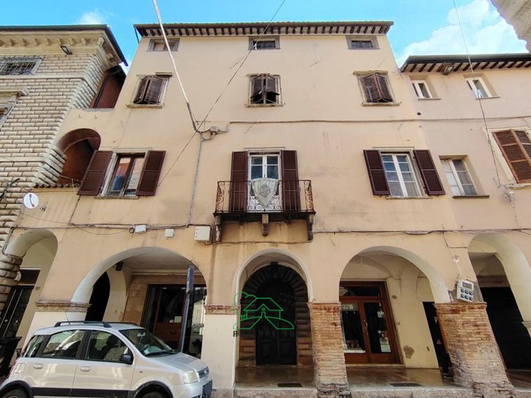 Fossombrone - zona centro storico - appartamento in vendita
