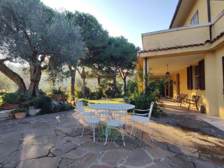 Fano - zona roncosambaccio - unifamiliare villa in vendita