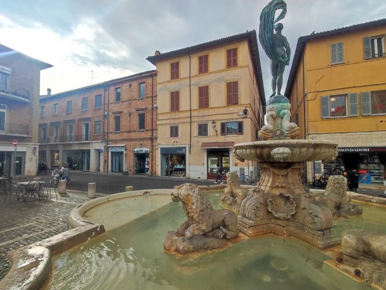 Fano - zona centro - schiera centrale in vendita