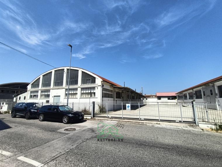 Pesaro - zona tombaccia - laboratorio in vendita