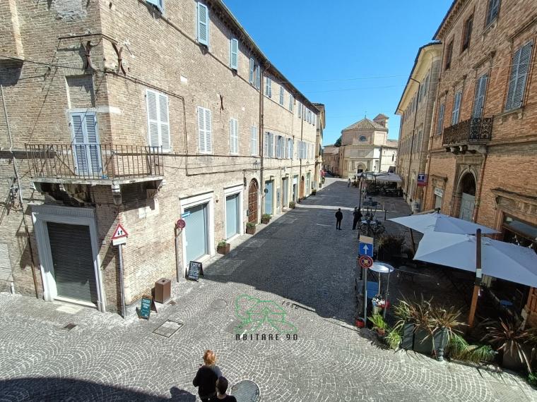 Fano - zona centro - locale commerciale negozio in locazione