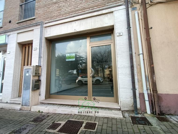 Fano - zona ospedale - locale commerciale negozio in vendita