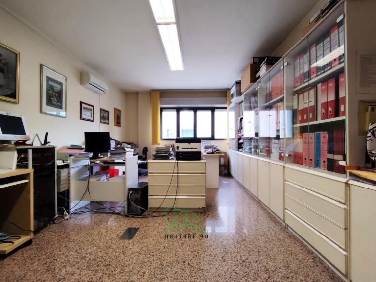 Pesaro - zona centro - ufficio in locazione