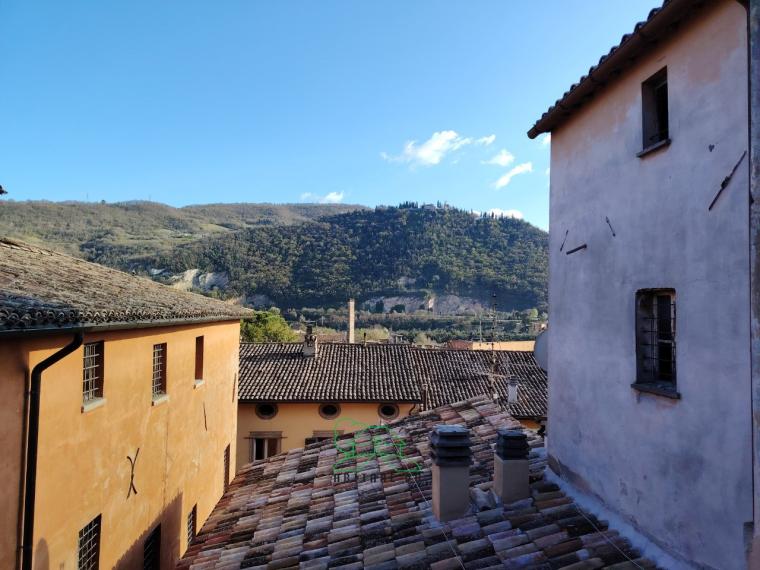 Fossombrone - zona centro storico - appartamento in vendita