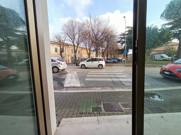 Fano - zona ospedale - locale commerciale negozio in vendita