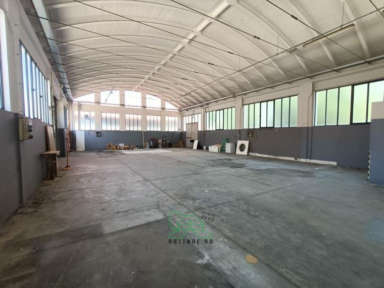 Pesaro - zona tombaccia - laboratorio in vendita
