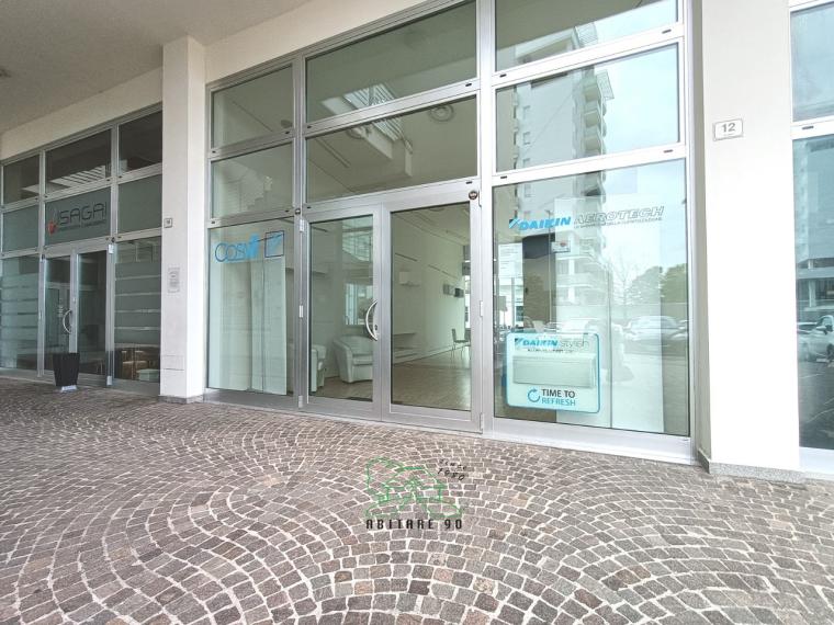 Pesaro - zona tombaccia - locale commerciale negozio in locazione