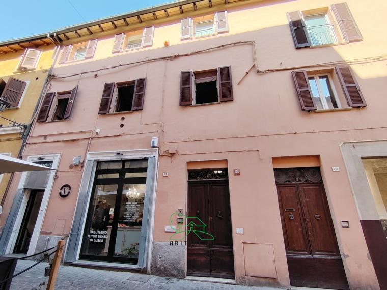 Fano - zona centro - appartamento in vendita