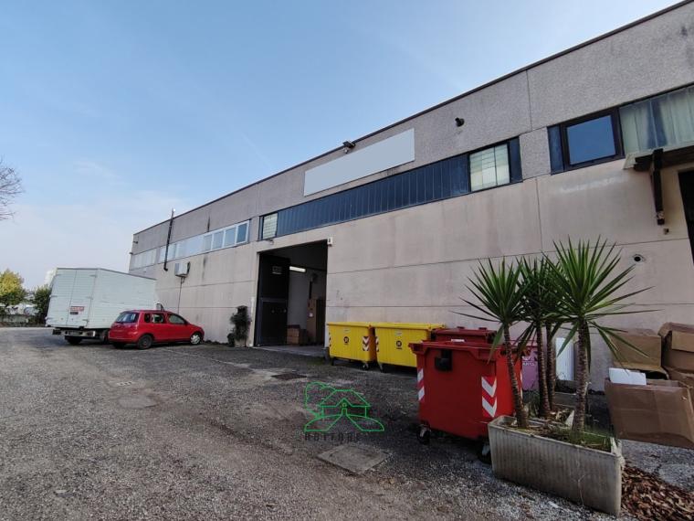 Fano - zona zuccherificio - capannone in vendita