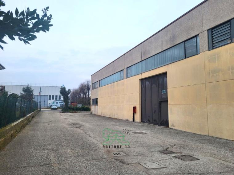 Fano - zona zuccherificio - capannone in vendita