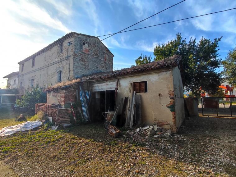 Fano - zona bellocchi - rustico casolare cascina in vendita