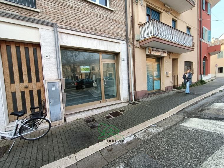 Fano - zona ospedale - locale commerciale negozio in vendita