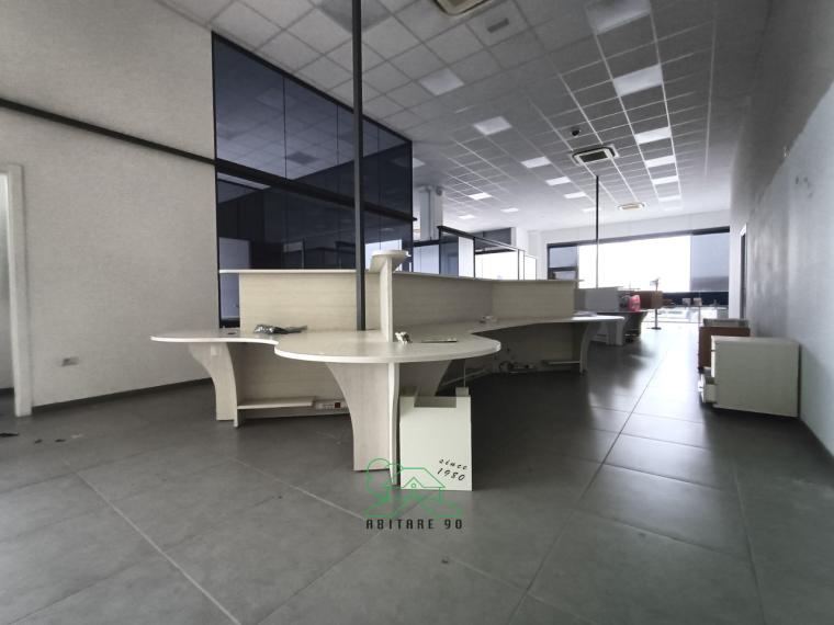 Fano - zona bellocchi - locale commerciale negozio in locazione