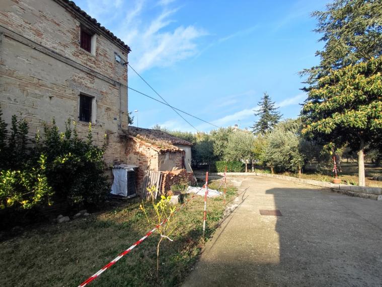 Fano - zona bellocchi - rustico casolare cascina in vendita