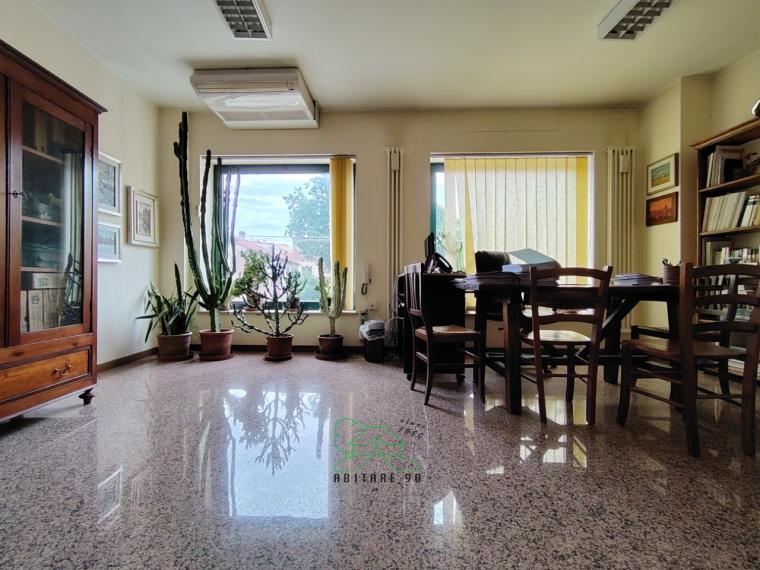 Pesaro - zona centro - ufficio in locazione