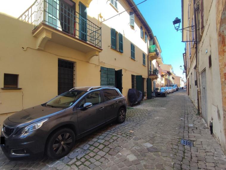 Fano - zona centro - magazzino in vendita