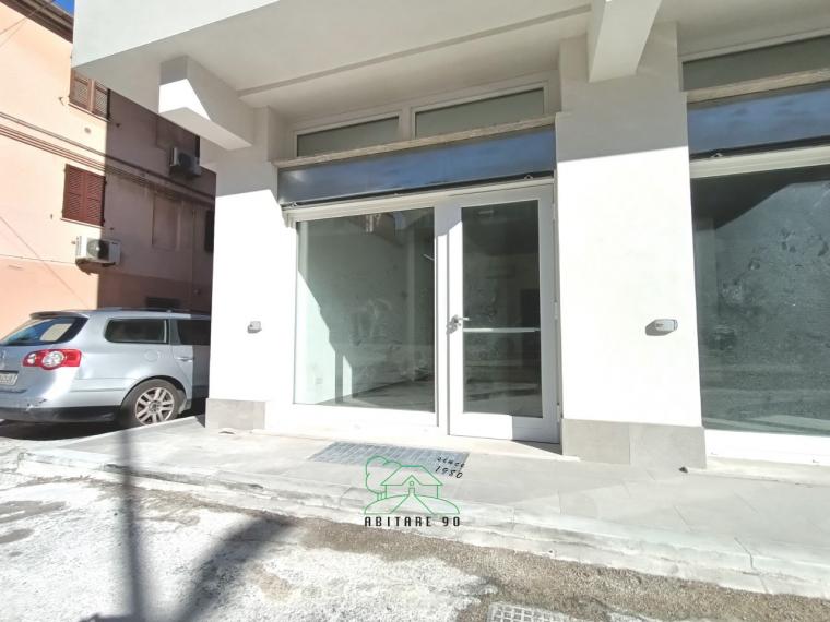 Fano - zona centro - locale commerciale negozio in vendita