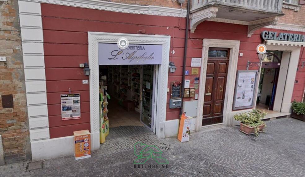 Fano - zona centro - locale commerciale negozio in locazione