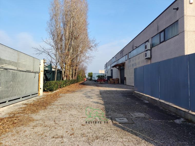 Fano - zona zuccherificio - capannone in vendita