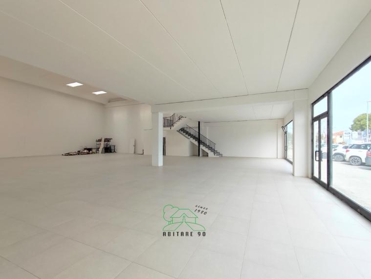 Fano - zona zuccherificio - locale commerciale negozio in vendita