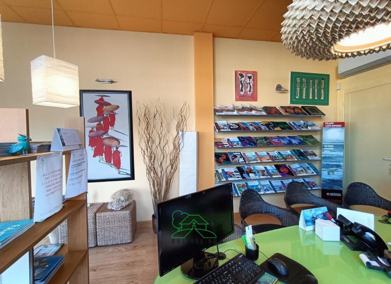 Cartoceto - zona centro - locale commerciale negozio in vendita