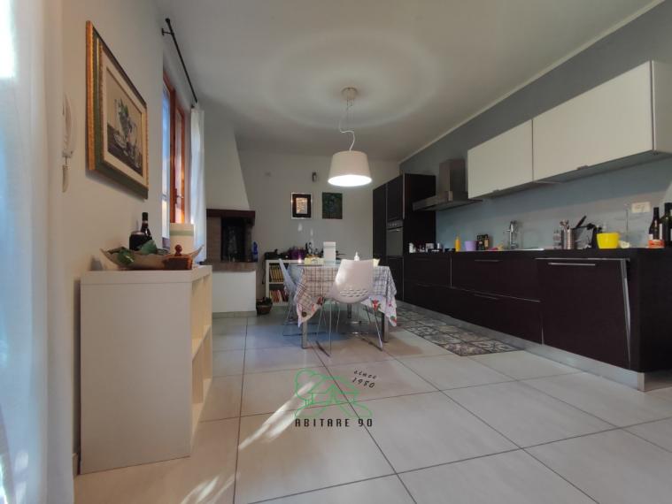 Fano - zona roncosambaccio - unifamiliare villa in vendita
