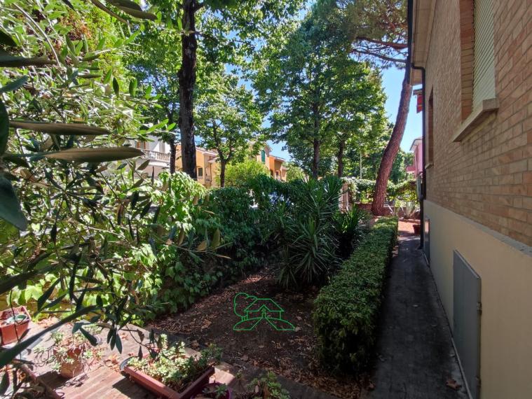 Fano - zona passeggi - unifamiliare villa in vendita