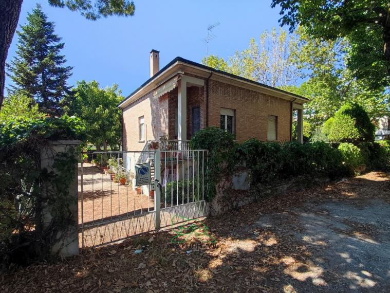 Fano - zona passeggi - unifamiliare villa in vendita
