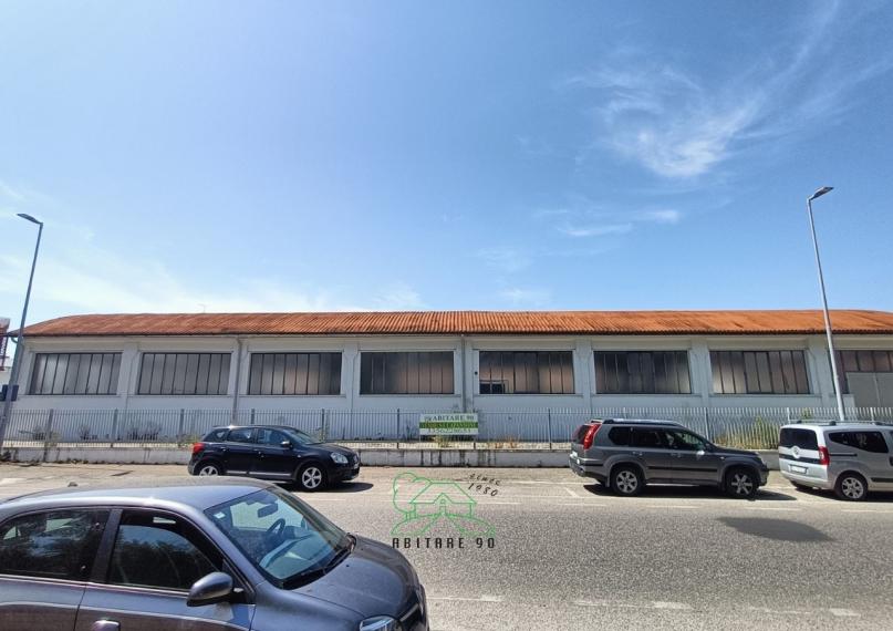 Pesaro - zona tombaccia - laboratorio in vendita