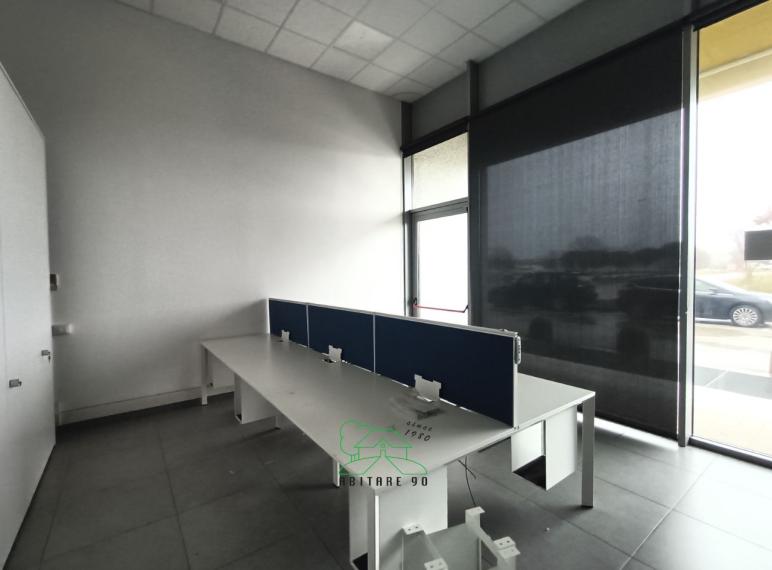 Fano - zona bellocchi - locale commerciale negozio in locazione