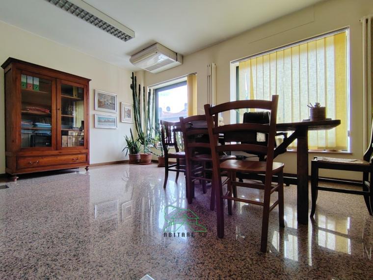 Pesaro - zona centro - ufficio in locazione