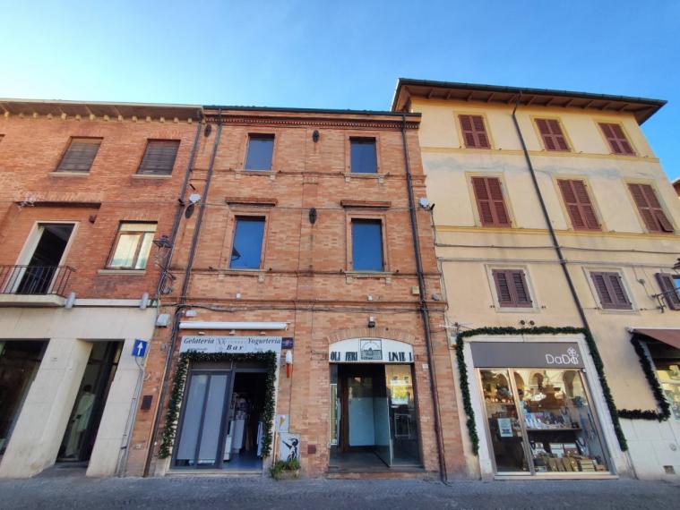 Fano - zona centro - schiera centrale in vendita