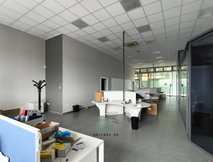 Fano - zona bellocchi - locale commerciale negozio in locazione