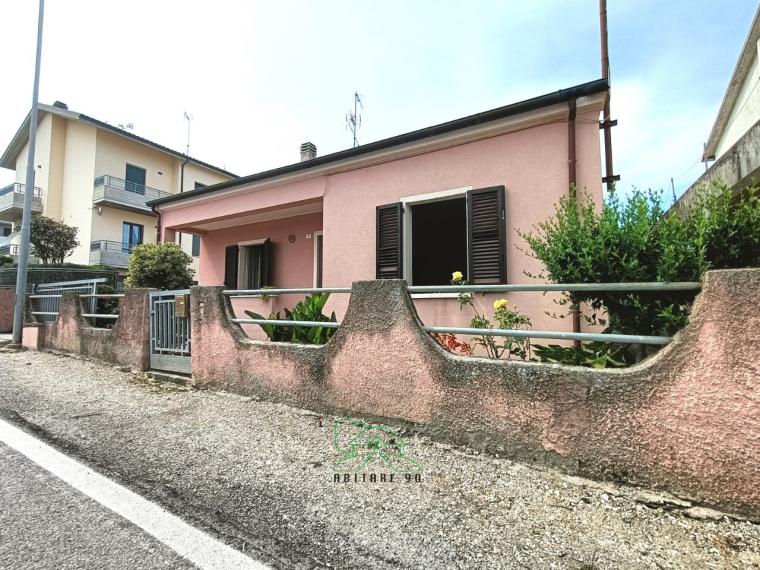 Fano - zona caminate - unifamiliare casa singola in vendita