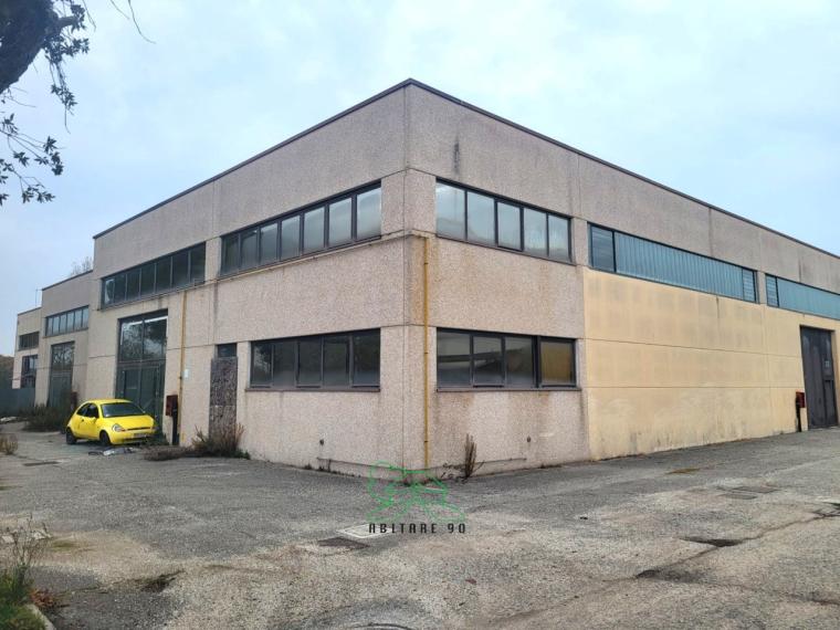 Fano - zona zuccherificio - capannone in vendita